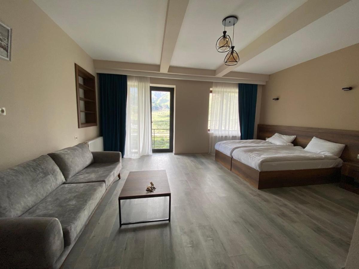Hotel Axien Kazbegi Exteriör bild