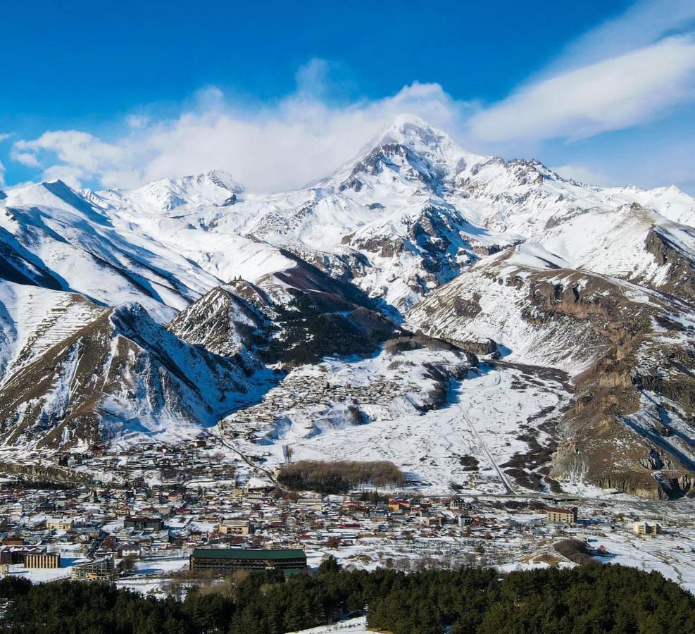 Hotel Axien Kazbegi Exteriör bild