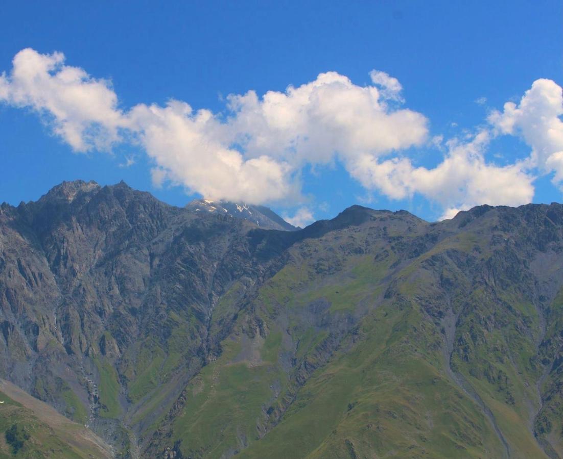 Hotel Axien Kazbegi Exteriör bild