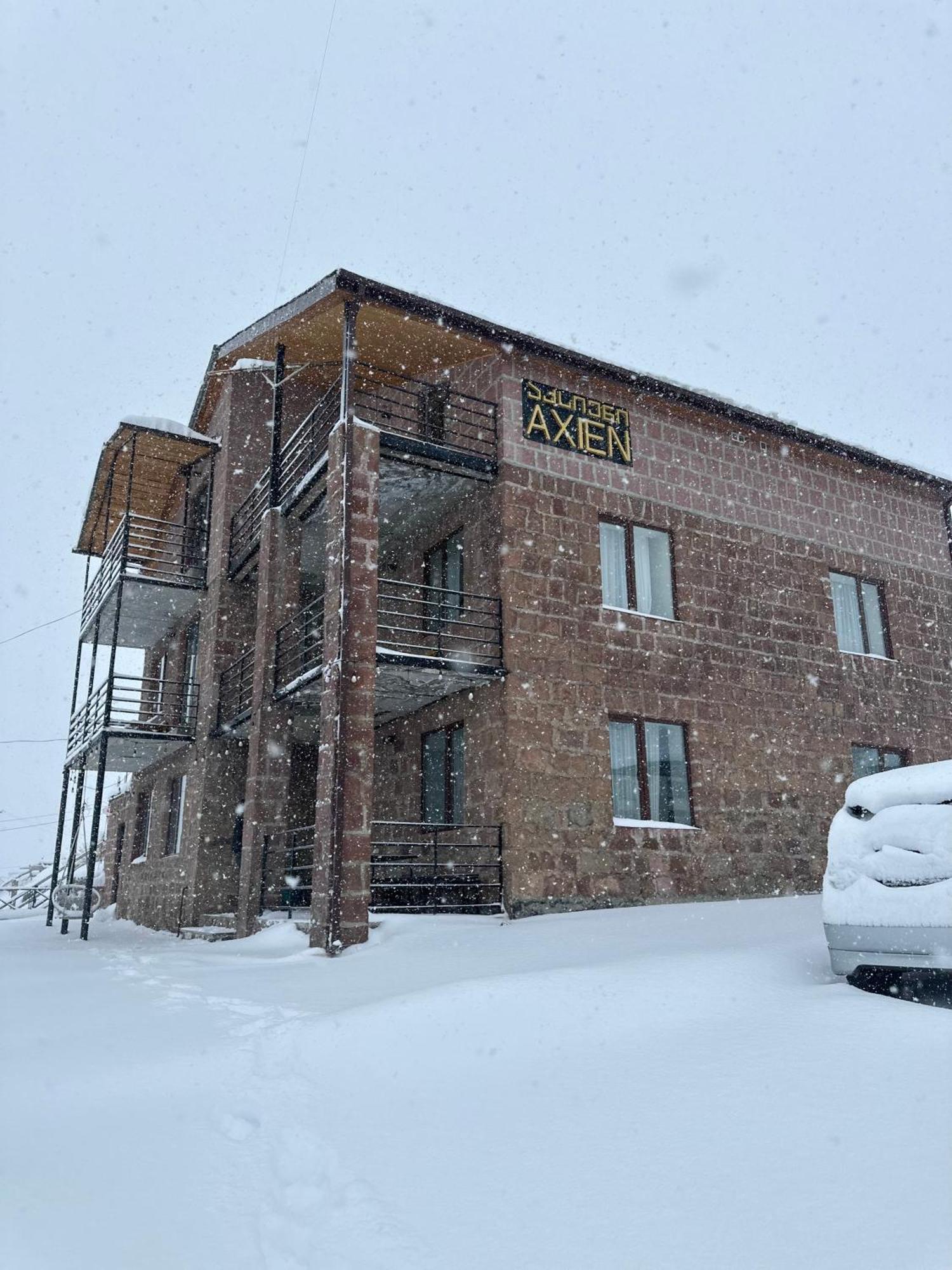Hotel Axien Kazbegi Exteriör bild