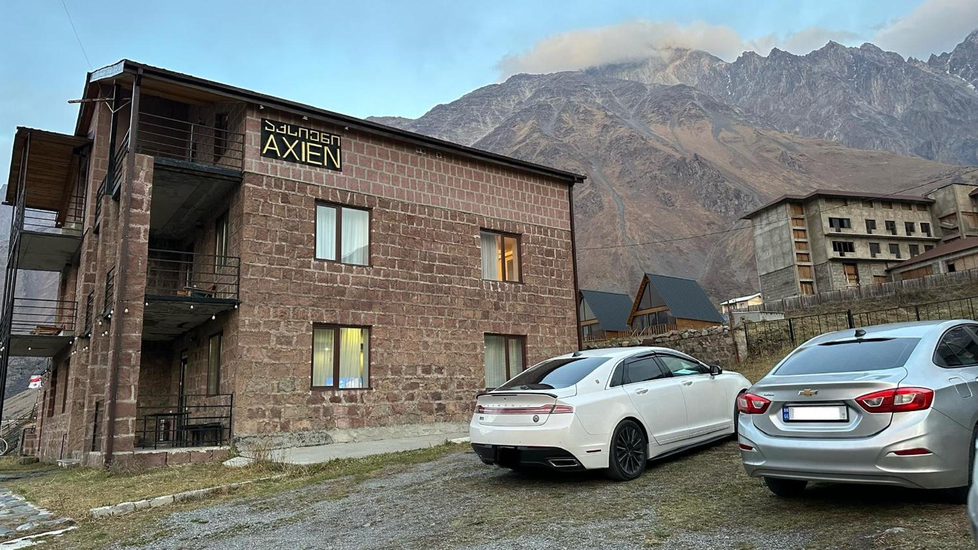 Hotel Axien Kazbegi Exteriör bild