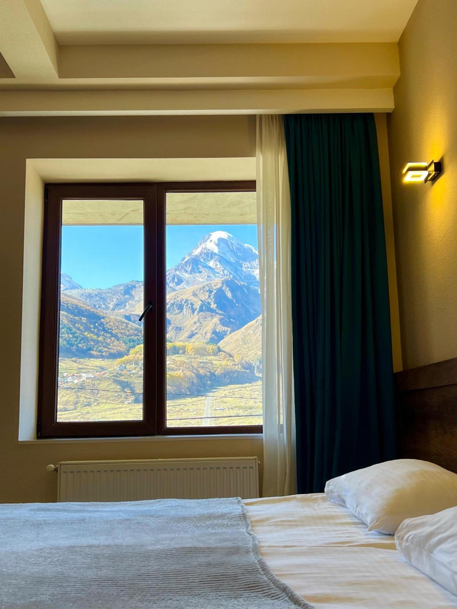 Hotel Axien Kazbegi Exteriör bild