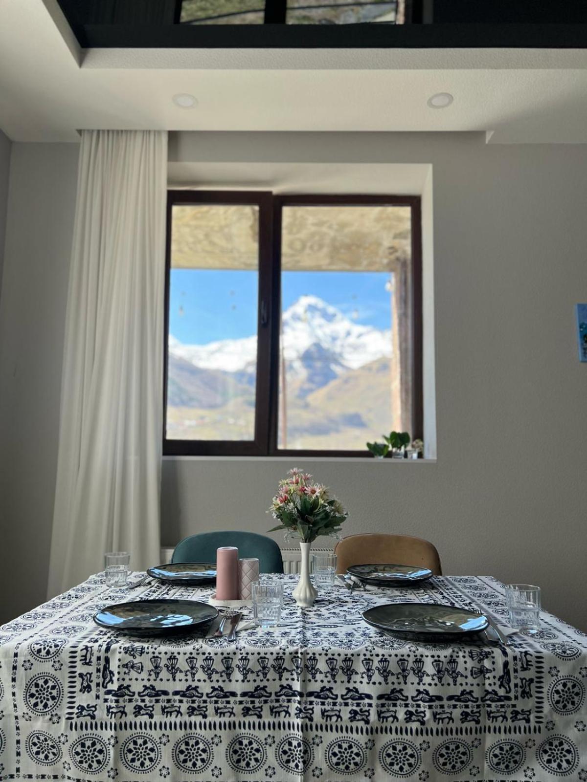Hotel Axien Kazbegi Exteriör bild