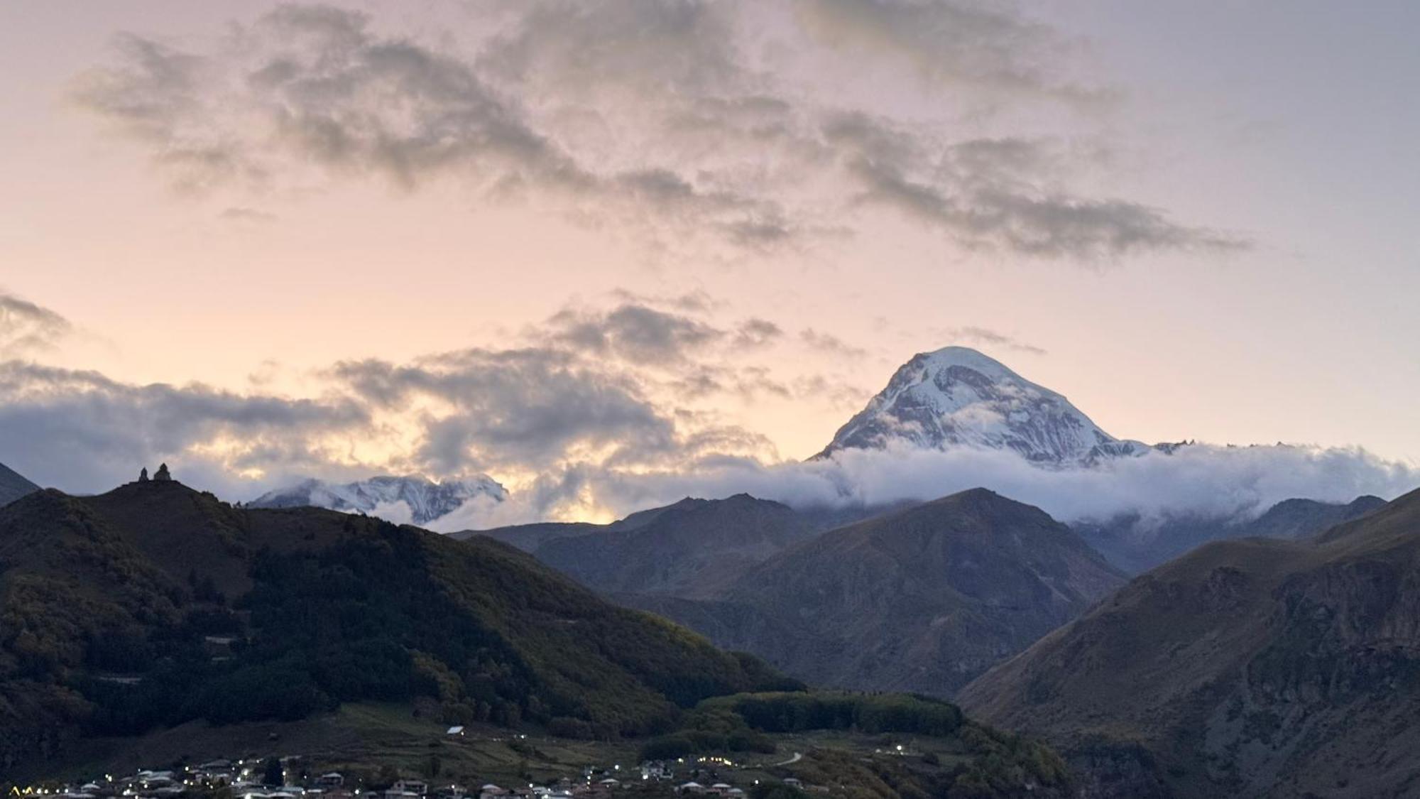 Hotel Axien Kazbegi Exteriör bild