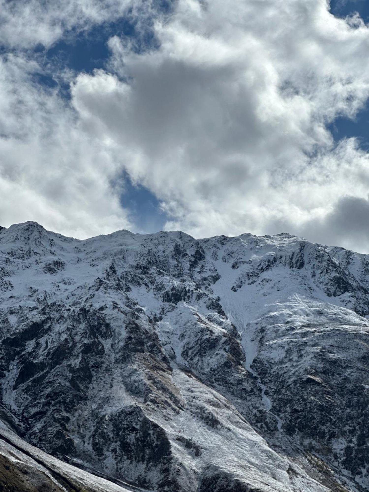 Hotel Axien Kazbegi Exteriör bild