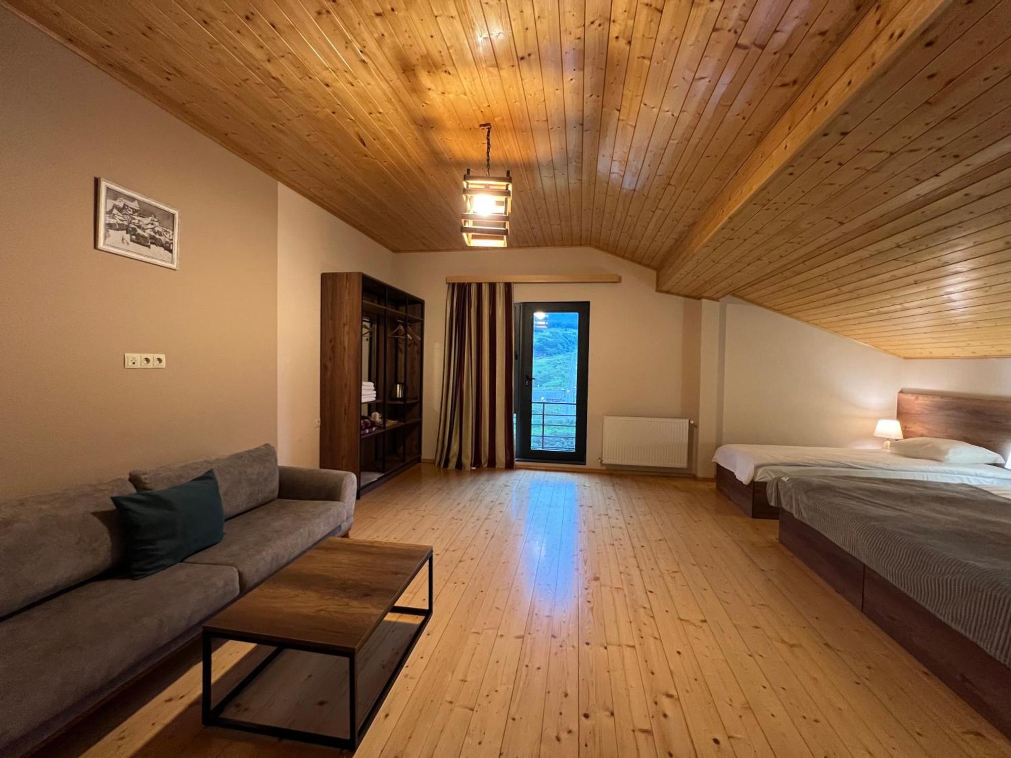Hotel Axien Kazbegi Exteriör bild