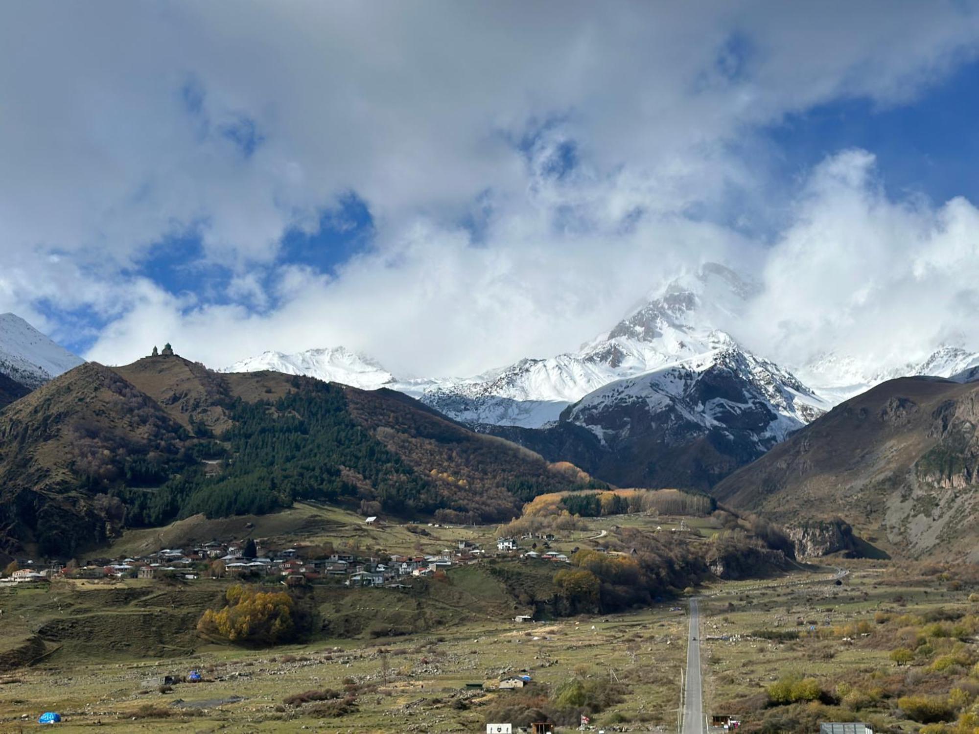 Hotel Axien Kazbegi Exteriör bild